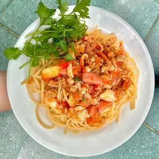 Hình ảnh Mì trộn thanh cua - trứng - xúc xich - tôm viên