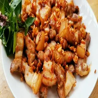 Hình ảnh Cơm rang ba chỉ chiên tỏi - 1 Coca chai