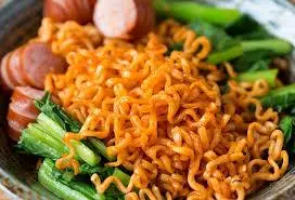 Hình ảnh Mì trộn xúc xích + cá viên 