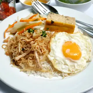 Hình ảnh Cơm bì chả trứng ốp la