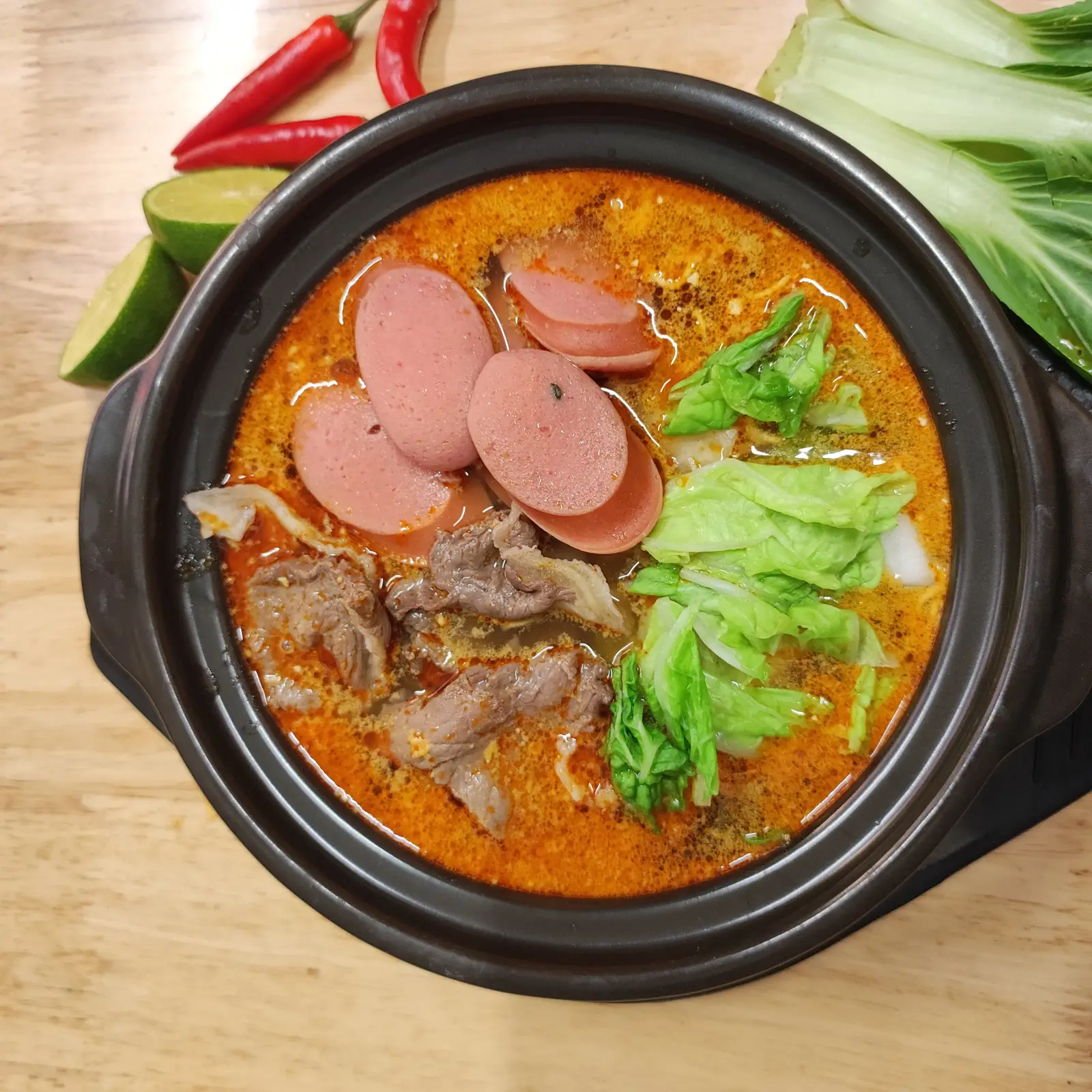 Hình ảnh Mì cay kim chi xúc xích bò mỹ