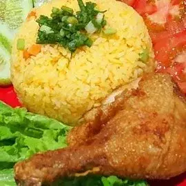 Hình ảnh Cơm dương châu đùi gà góc tư mắm tỏi 
