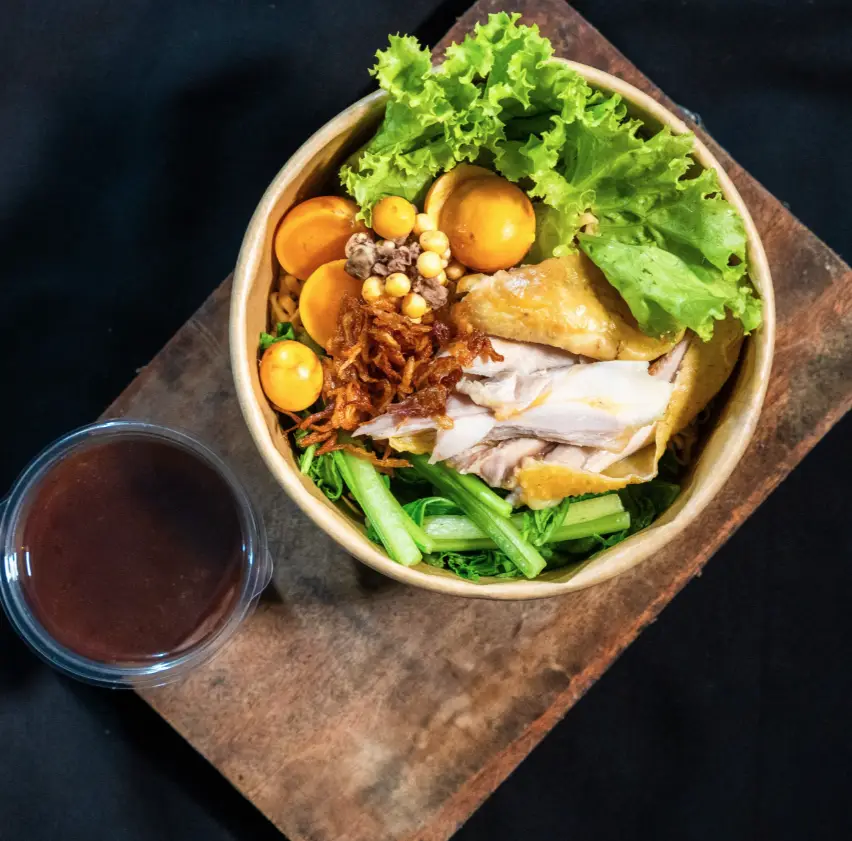 Hình ảnh Mì trộn gà xé trứng lòng đào (Trứng non tạm hết hàng)