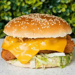 Hình ảnh Burger gà chiên giòn với phô mai