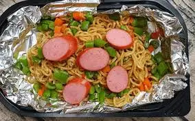 Hình ảnh Mì trộn indomie xúc xích