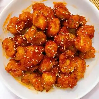 Hình ảnh Gà viên sốt cay bơ tỏi