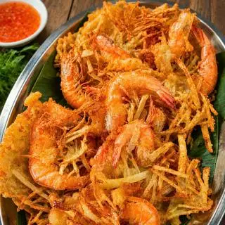 Hình ảnh Bánh tôm chiên giòn - rau rừng 
