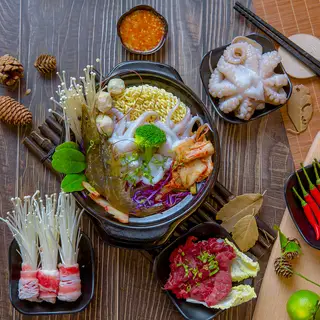 Hình ảnh Lẩu mì cay thập cẩm