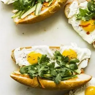 Hình ảnh Bánh mì ốp la 2 trứng