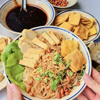 Hình ảnh Hủ tiếu trộn khô chay