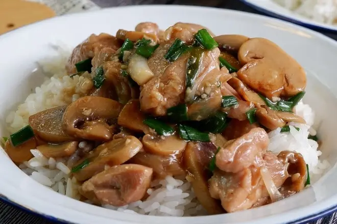 Hình ảnh Cơm Gà Xào Nấm