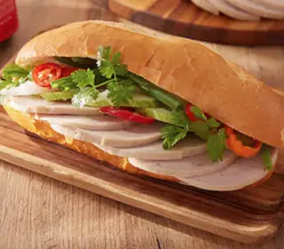 Hình ảnh Bánh mì nóng giòn chả lụa