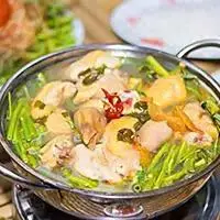 Hình ảnh Lẩu gà lá giang chanh rừng