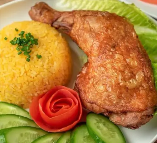 Hình ảnh Cơm chiên đùi gà xối mỡ