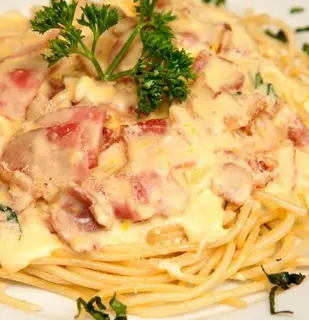 Hình ảnh Mỳ ý bacon sốt kem nấm