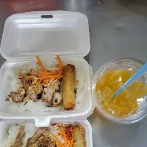 Hình ảnh Combo bún thịt nướng chả giò - 1 tắc đường