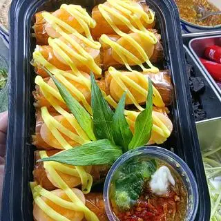 Hình ảnh Bánh tráng đỏ cuộn lòng đào