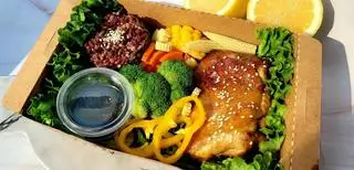 Hình ảnh Cơm lứt gà nướng tê cay