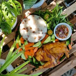 Hình ảnh Gà nướng lu - lá mắc mật