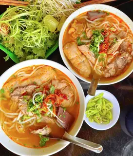 Hình ảnh Bún bò Huế - tô đặc biệt