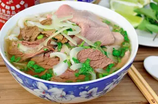 Hình ảnh Phở tái bắp hoa tái sụn