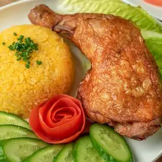 Hình ảnh Cơm chiên đùi gà xối mỡ