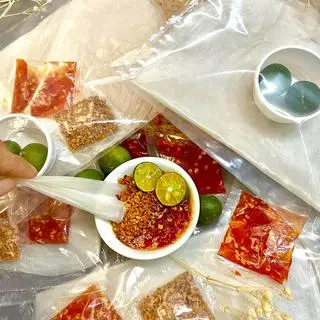 Hình ảnh Bánh tráng zip tỏi ớt rim