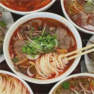 Hình ảnh Bún bò nạm chả