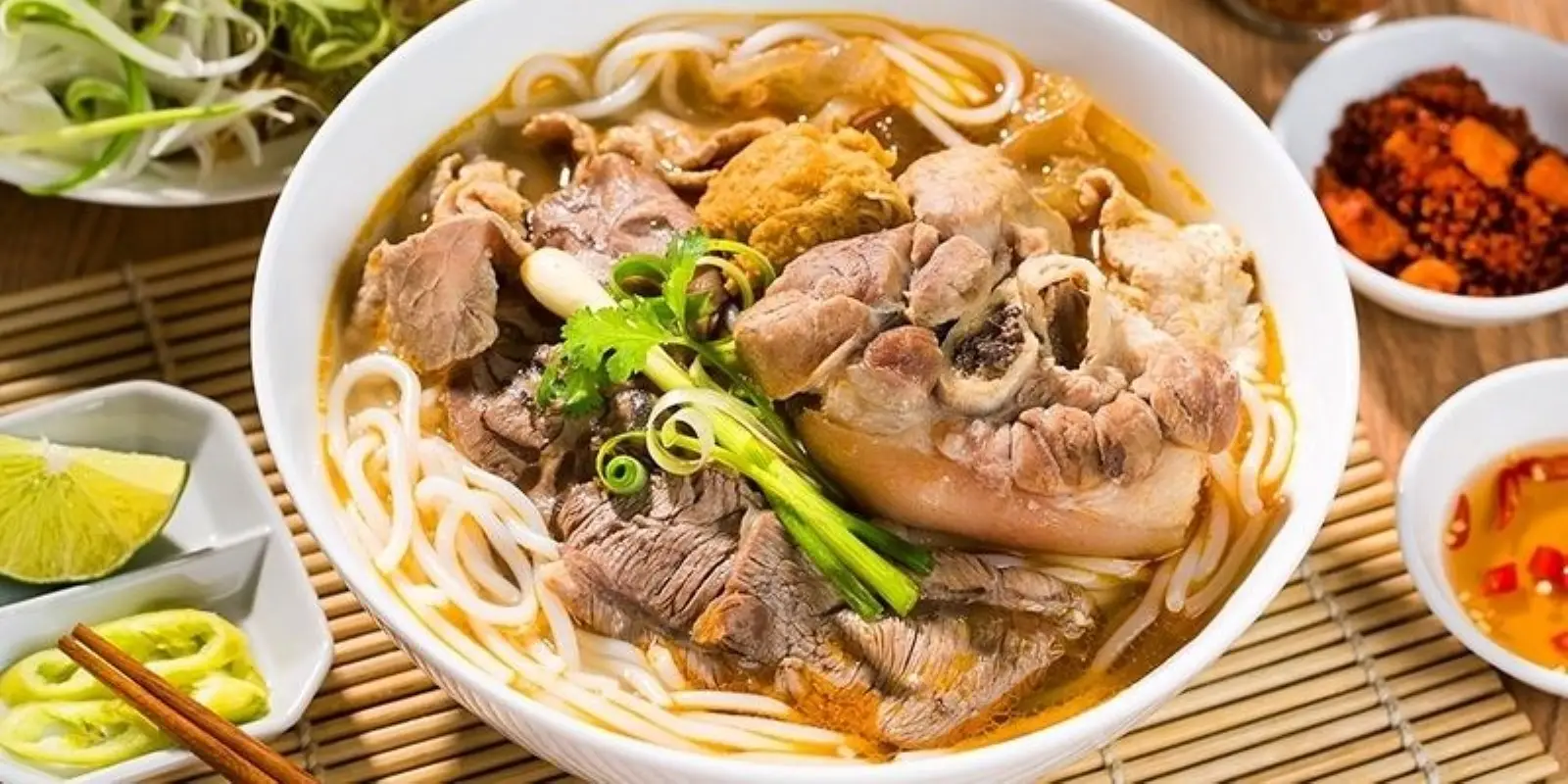 Hình ảnh Hương Quán - Bún Bò, Bánh Canh Cua & Cơm Trưa - Tôn Đản
