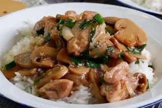 Hình ảnh Cơm gà xào nấm