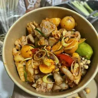 Hình ảnh Chân gà mix trứng non sốt Thái