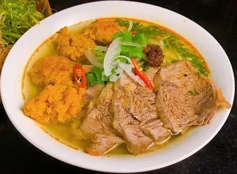 Hình ảnh Bún bò chả cua