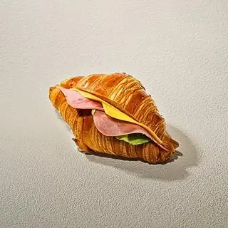 Hình ảnh Croissant phô mai và thịt nguội