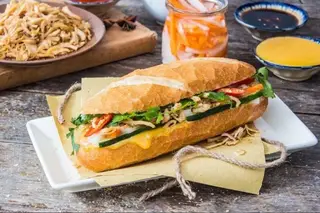 Hình ảnh Bánh mì gà xé bơ tỏi - Shredded chicken with garlic butter