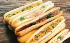 Hình ảnh Bánh mì que truyền thống