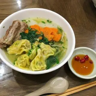 Hình ảnh Hủ tiếu hoành thánh thập cẩm