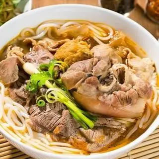 Hình ảnh Bún bò chân giò - nạm - chả