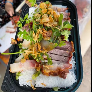 Hình ảnh Bánh hỏi heo quay - bánh hỏi thêm