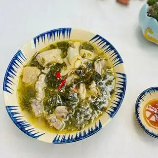 Hình ảnh Cơm canh gà lá giang