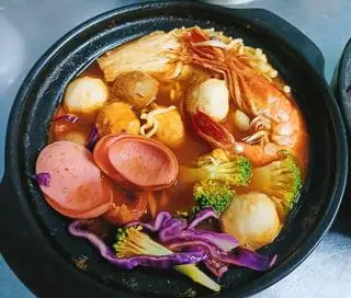 Hình ảnh Mì cay cá viên xúc xích