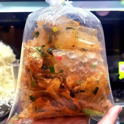 Hình ảnh Bánh Tráng Trộn Hành Tóp Mỡ