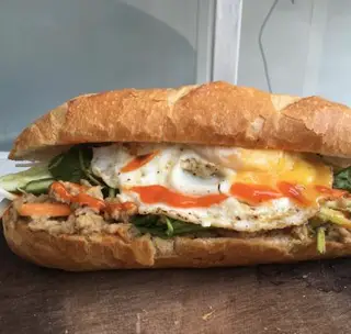 Hình ảnh Bánh mì pate trứng