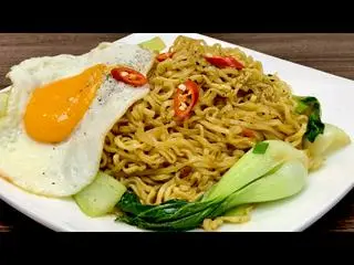 Hình ảnh Mì rau củ trứng ốp la