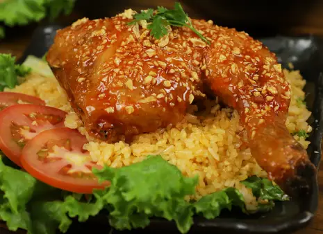 Hình ảnh Cơm gà sốt mắm tỏi