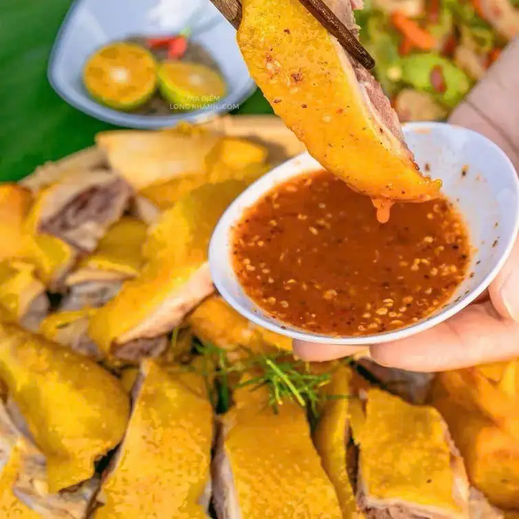 Hình ảnh 1/2 gà ủ muối XÔNG KHÓI ( không đầu&chân) [CHẶT SẴN]