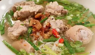 Hình ảnh Hủ tiếu xương đầy đủ