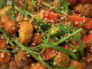 Hình ảnh thập cẩm cá viên xào mắm tỏi 