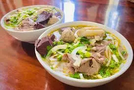 Hình ảnh Bún bò Huế bát đầy đủ
