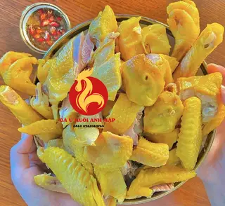 Hình ảnh Gà ủ muối nguyên con có đầu