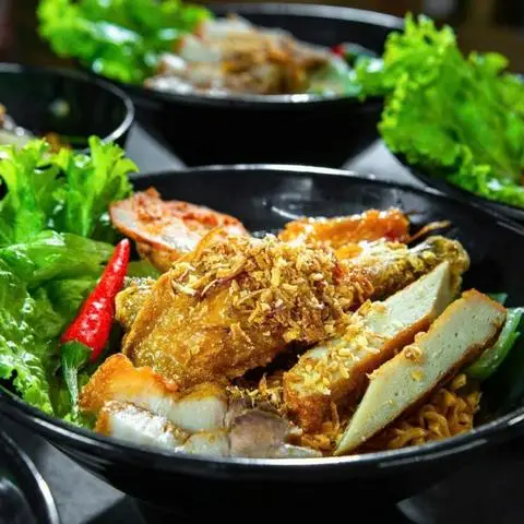 Hình ảnh Mì Trộn Sa Tế & Cơm Gà Xối Mỡ - Huy Mập - Vũ Huy Tấn